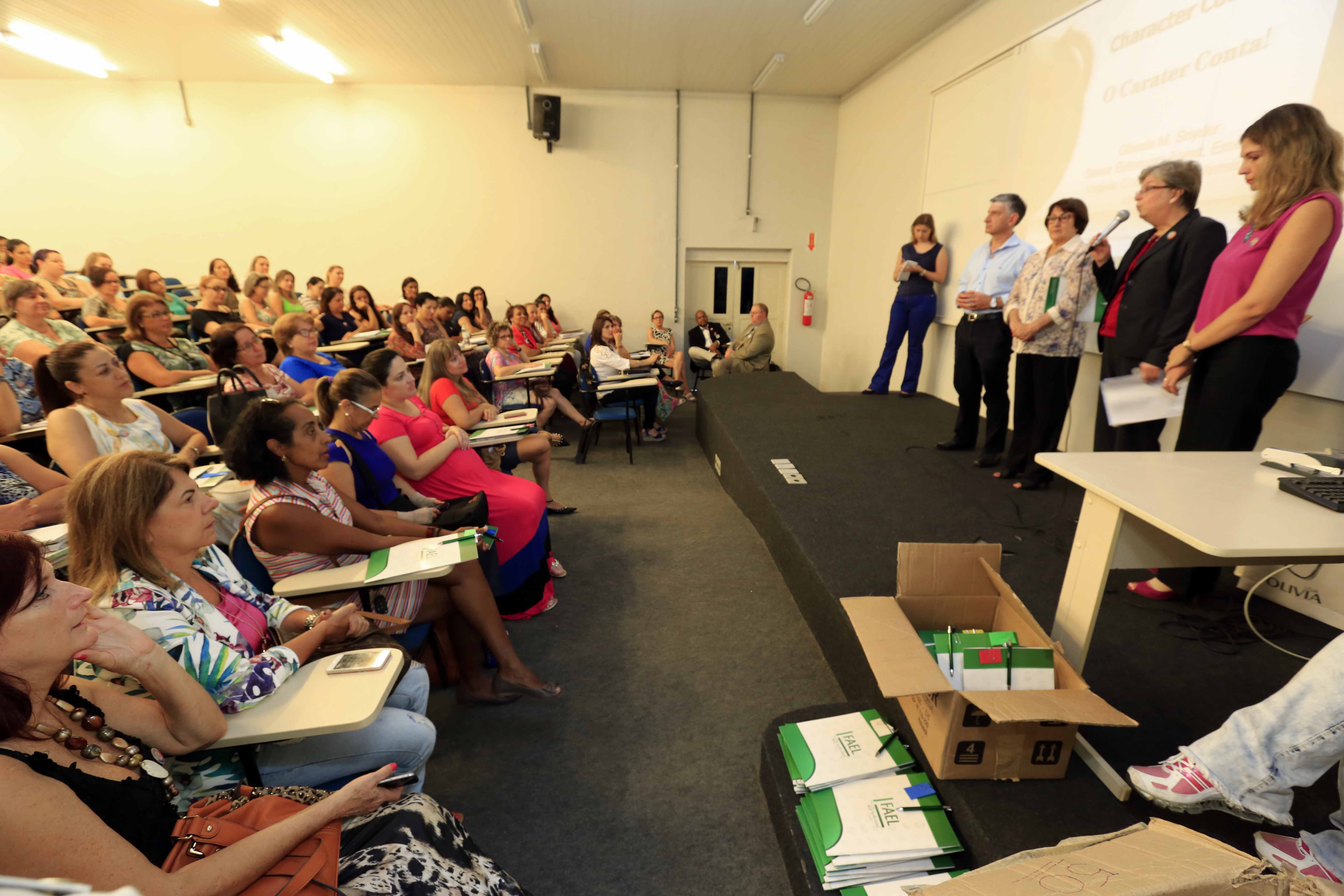 You are currently viewing Professores da rede municipal de Joinville participam do projeto ‘O Caráter Conta’