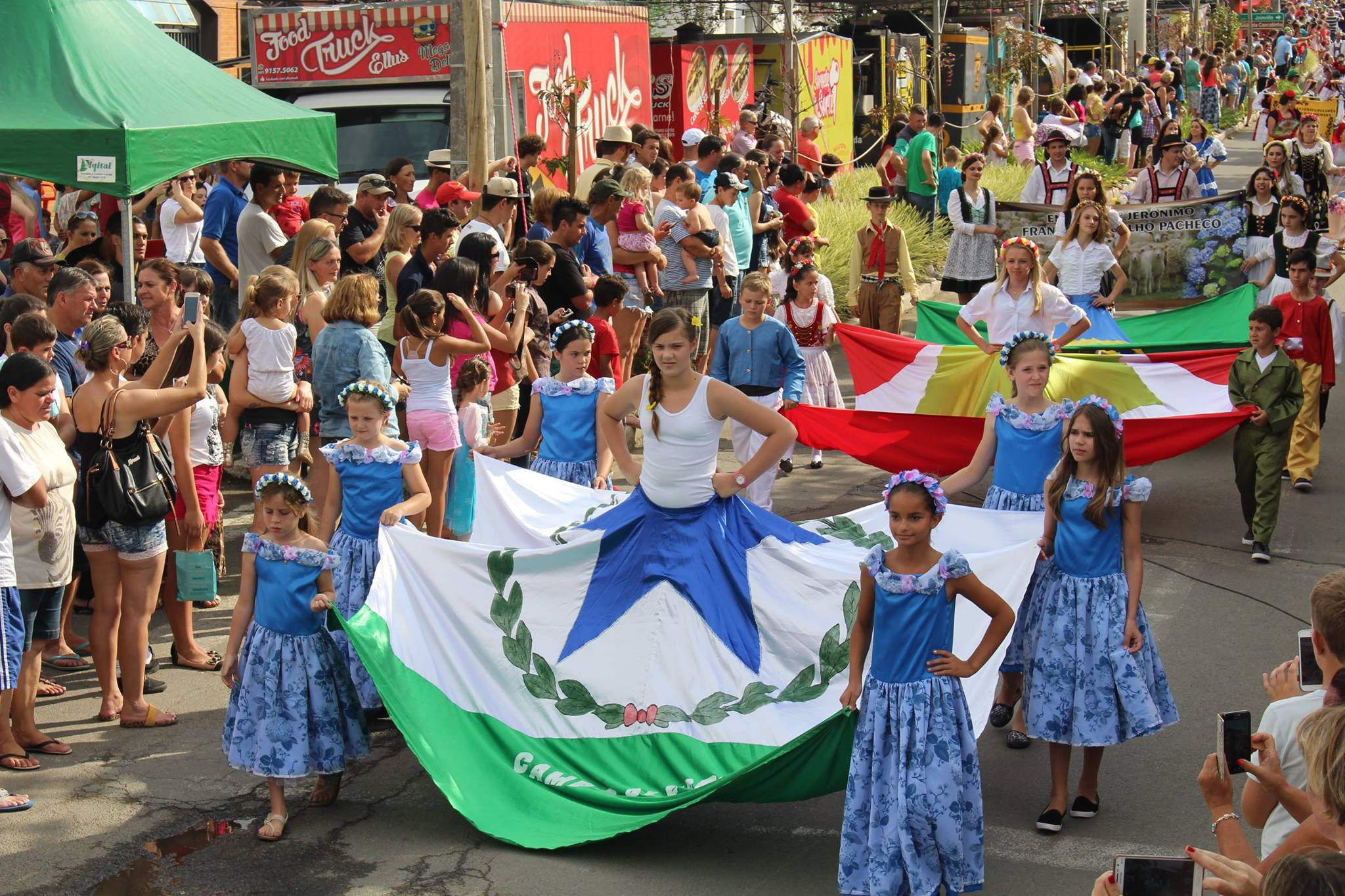 Read more about the article O desfile comemorativo e o incentivo ao desenvolvimento do turismo no município