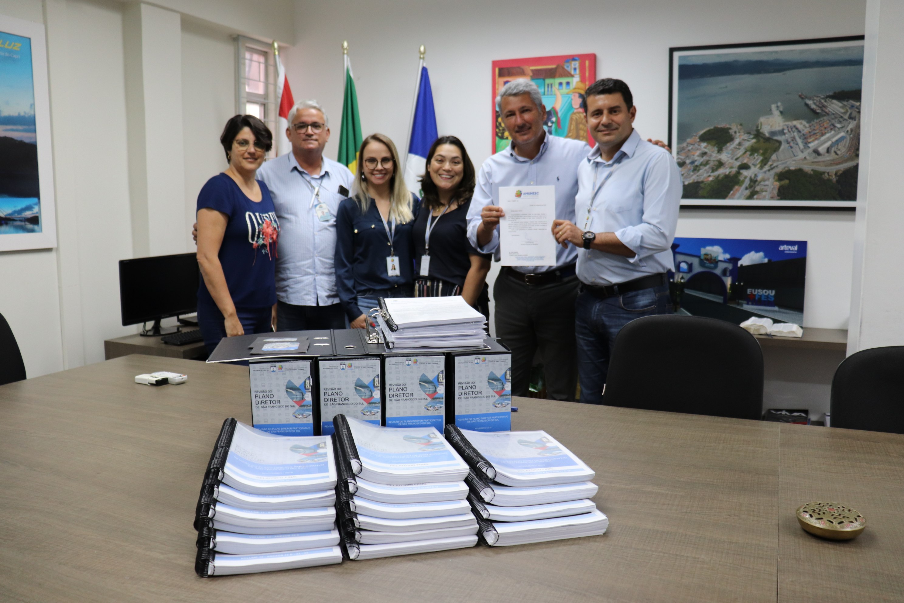 Read more about the article Amunesc entrega documentação do Plano Diretor à Prefeitura de São Francisco do Sul