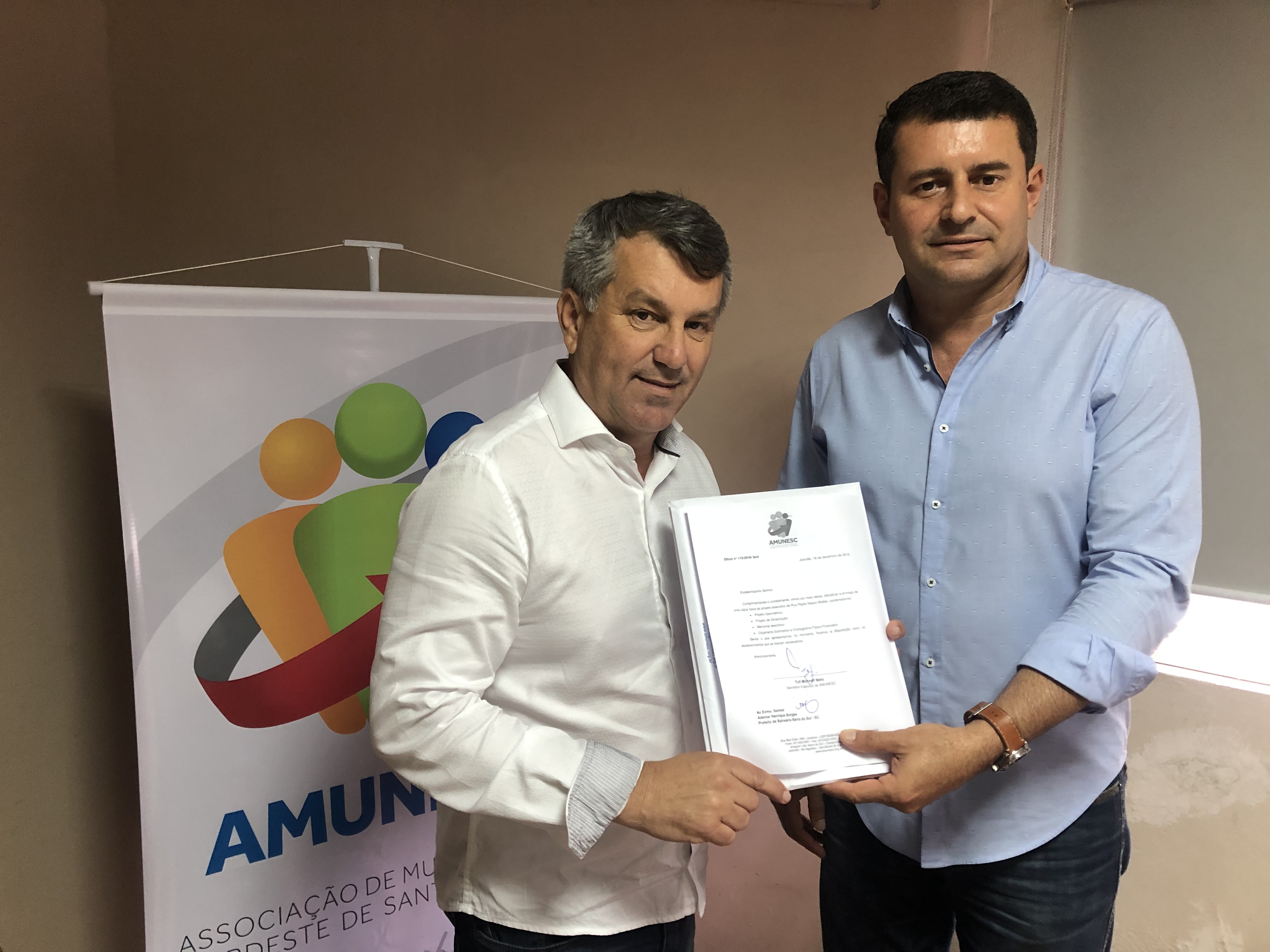 Read more about the article Amunesc entrega projetos para Barra do Sul