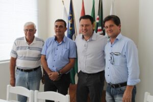 Read more about the article Prefeitos discutem municipalização de licenciamento ambiental no Consórcio Quiriri