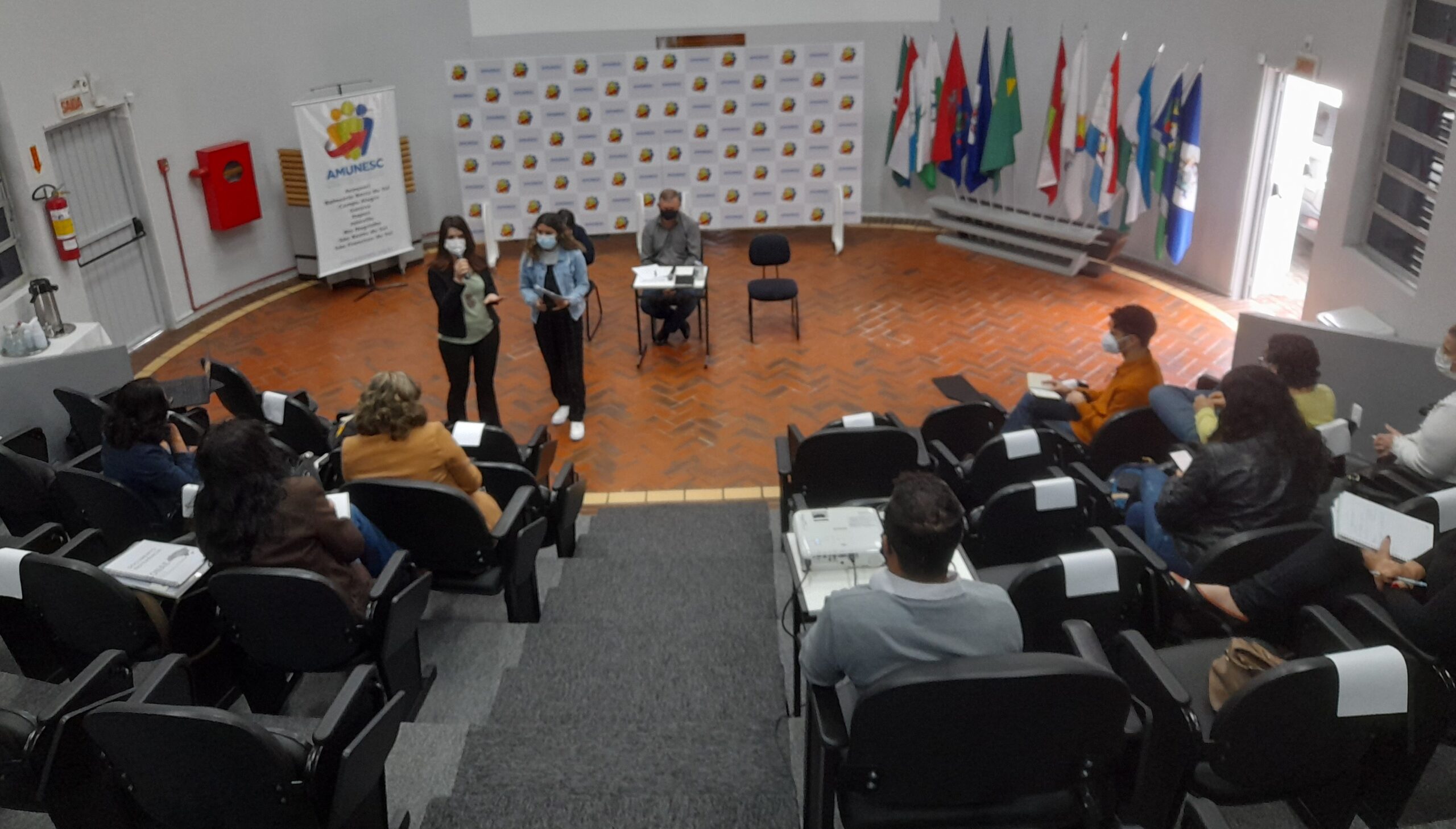 Read more about the article Colegiado da Educação orienta municípios sobre a realização das Conferências Municipais de Educação